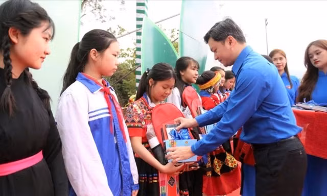 Trung ương Đoàn hỗ trợ thanh thiếu nhi và người dân dịp Tết Nguyên đán năm 2026