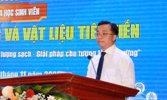 Sinh viên bàn về vật liệu tiên tiến, năng lượng sạch cho tương lai