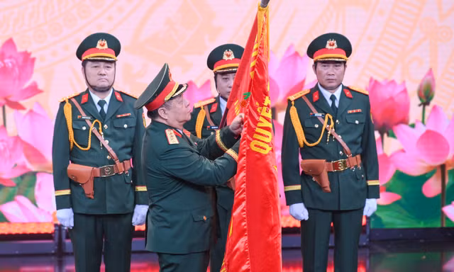 Trung tâm Phát thanh - Tuyền hình Quân đội đón nhận Huân chương Bảo vệ Tổ quốc hạng Ba 