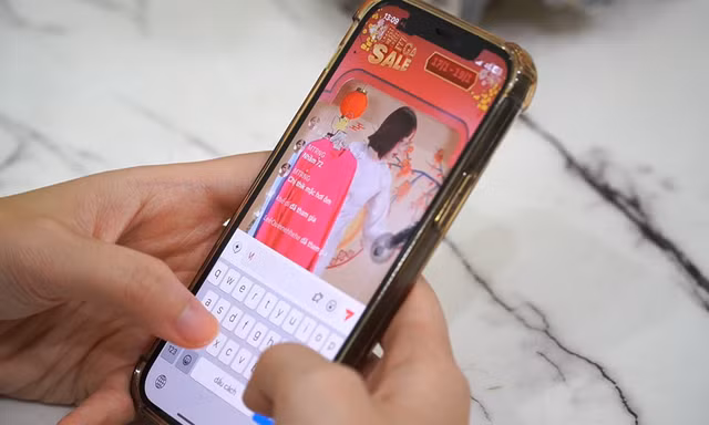 Người trẻ 'thắt lưng buộc bụng', chi tiêu tiết kiệm dịp Tết