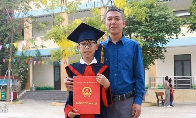 Hai cha con dũng cảm cứu người đuối nước trên sông Hồng