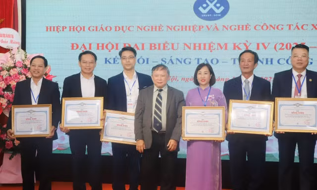 GS Bùi Văn Ga giữ chức Chủ tịch Hiệp hội Giáo dục nghề nghiệp và Nghề công tác xã hội Việt Nam