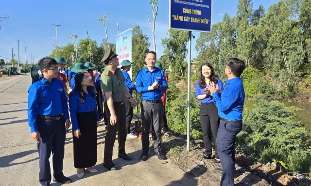 Khánh thành công trình 'Hàng cây thanh niên' 