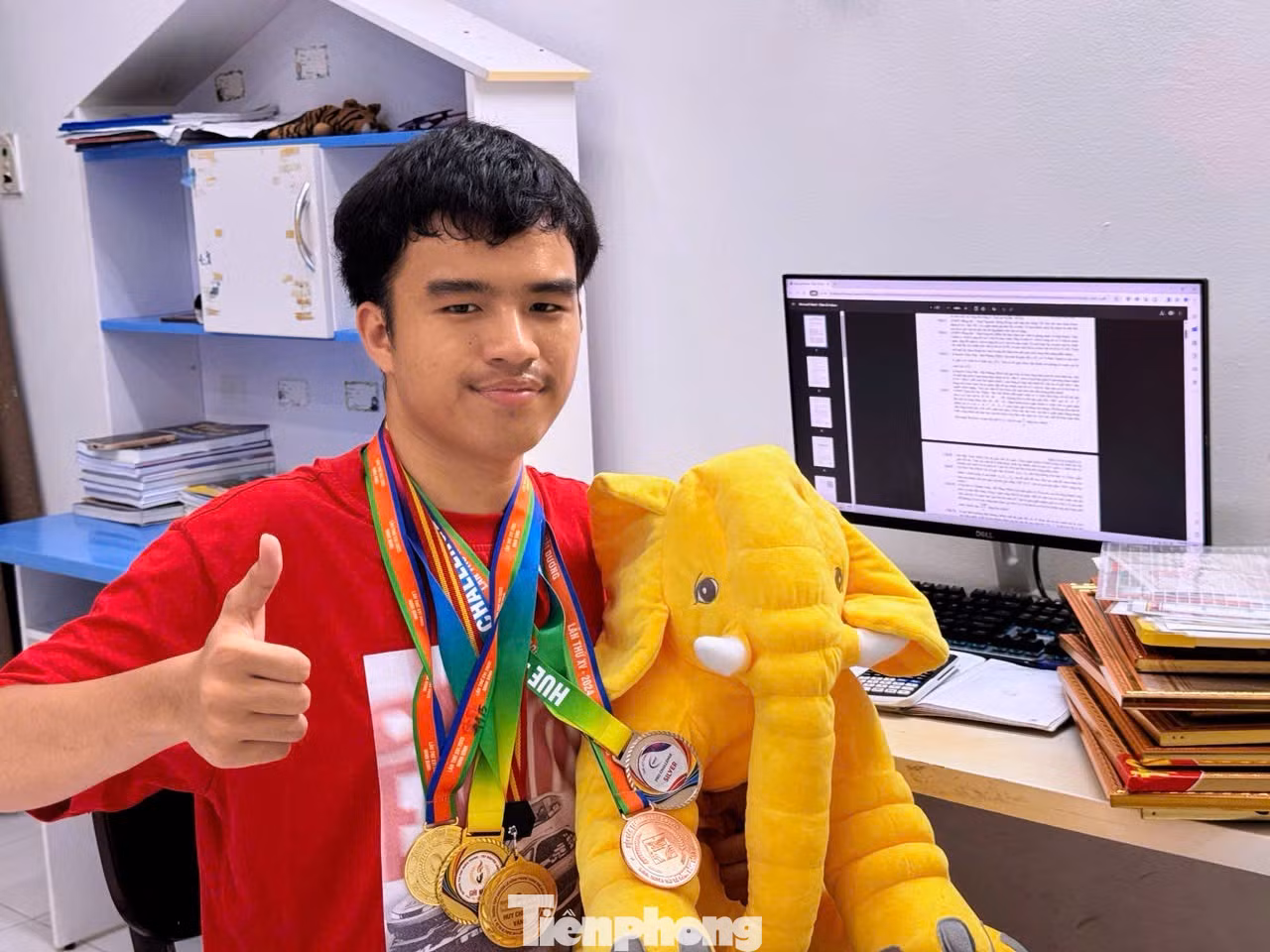 tp-nam-sinh-gay-bao-mang-dn-1.jpg
