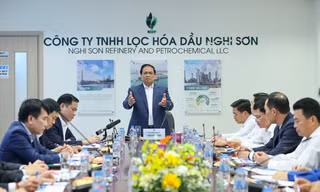 Thủ tướng làm việc tại Nhà máy Lọc hóa dầu Nghi Sơn, khảo sát địa điểm xây kho dầu chiến lược