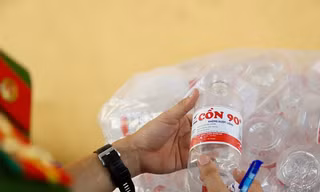Dùng cồn công nghiệp pha chế hơn 19.000 chai cồn y tế giả