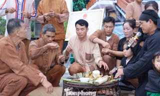Linh thiêng lễ đón tiếng sấm của đồng bào Ơ Đu