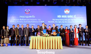 Xây dựng đường biên giới Việt Nam - Lào hòa bình, hữu nghị