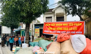  Hà Tĩnh nghĩa tình hướng về đồng bào vùng lũ