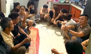 Triệt phá sới bạc có nhiều phụ nữ tham gia, lắp camera cảm biến báo động