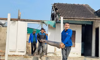 Những người trẻ góp sức xây dựng mái ấm