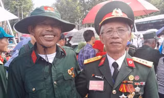 Xúc động chuyện hai cựu binh gặp lại nhau sau 48 năm tại sự kiện A80