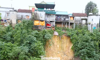 Nơm nớp lo sạt lở cuốn trôi nhà cửa