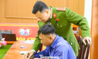 Hình ảnh người thầy đặc biệt gieo tri thức cho những mảnh đời lầm lỡ