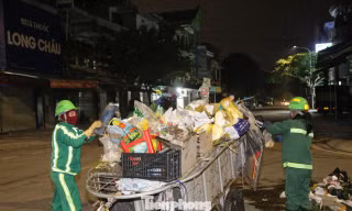 Tết không nghỉ của những người thầm lặng làm sạch từng con phố