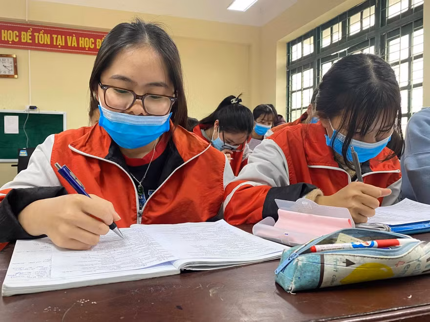 Năm nay, học sinh sẽ tham gia kỳ thi tốt nghiệp THPT cơ bản ổn định như năm ngoái.