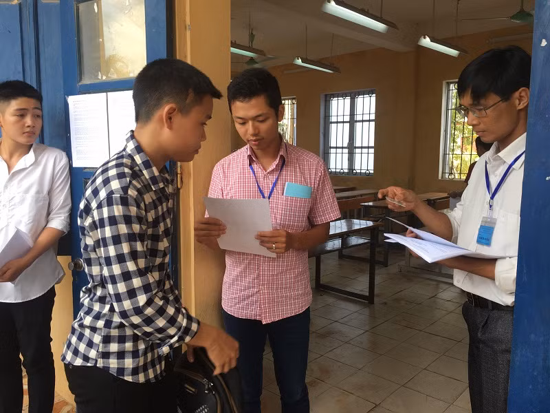 Gọi thí sinh vào làm thủ tục dự thi
