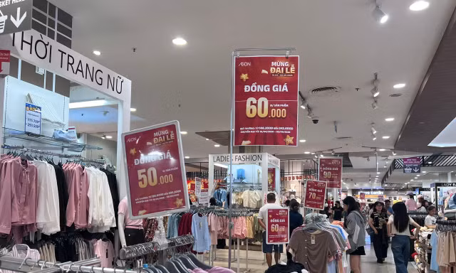 Tưng bừng khuyến mãi đại lễ: Nơi ‘cháy’ hàng, chỗ đìu hiu
