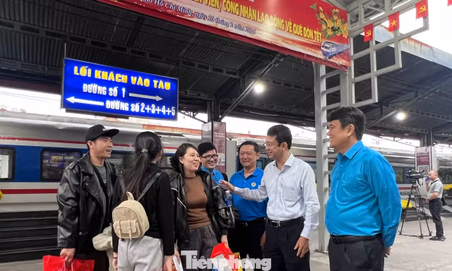 Chuyến tàu xuân đưa gần 3.000 lao động TPHCM về quê đón Tết