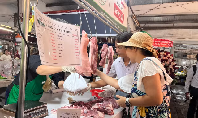 Thịt heo ‘Tick xanh trách nhiệm’ vào chợ truyền thống ở TPHCM