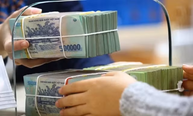 Dòng tiền đang 'chảy' mạnh vào ngân hàng 