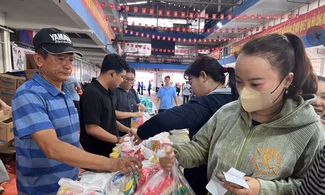 Một doanh nghiệp tặng hơn 1.300 chỉ vàng tri ân người lao động