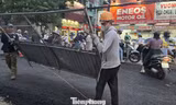 Hà Nội: Tháo dỡ tôn quây thi công, giải phóng nút thắt 'cổ chai' trên đường Nguyễn Tuân 