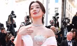 Sao nữ mặc sexy nhưng bị ngó lơ tại Cannes
