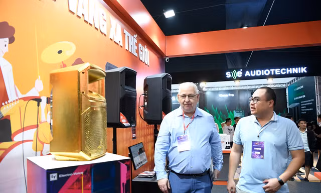 Âm thanh – ánh sáng hội tụ tại PLASE SHOW HÀ NỘI 2025
