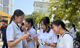 Bức tranh tuyển sinh lớp 10 Hà Nội: Nhiều trường tăng mạnh điểm chuẩn, cao nhất gần 6 điểm