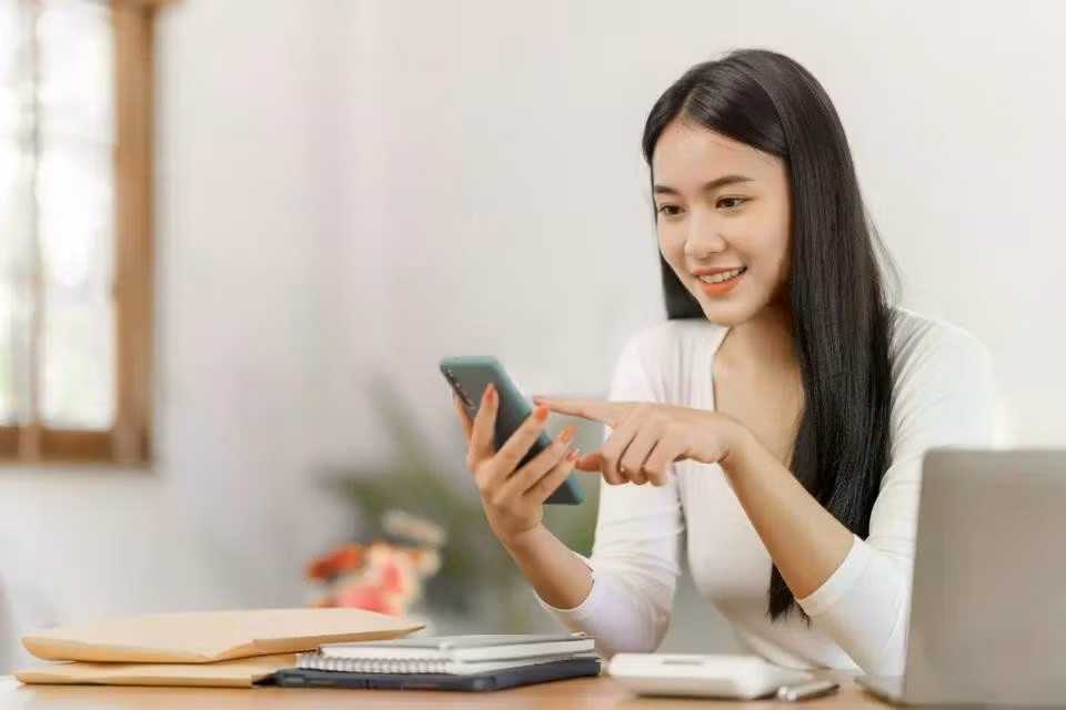 Hiện tính năng mua vé trên VNeID chỉ hỗ trợ Vietnam Airlines và Vietjet Air. Ảnh minh họa: Doãn An.