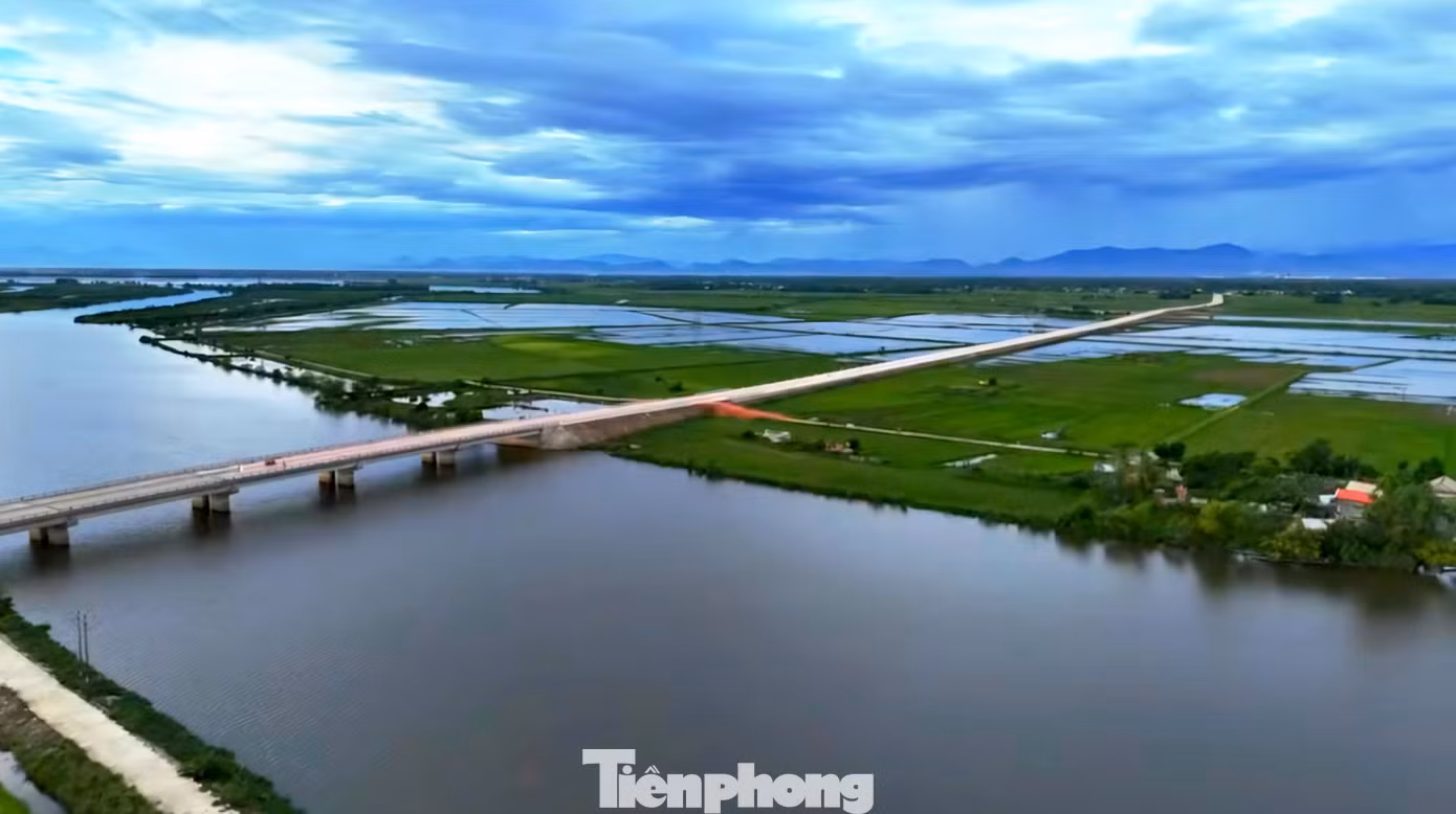 tp-c_cau-hoa-xuan-hue.jpg