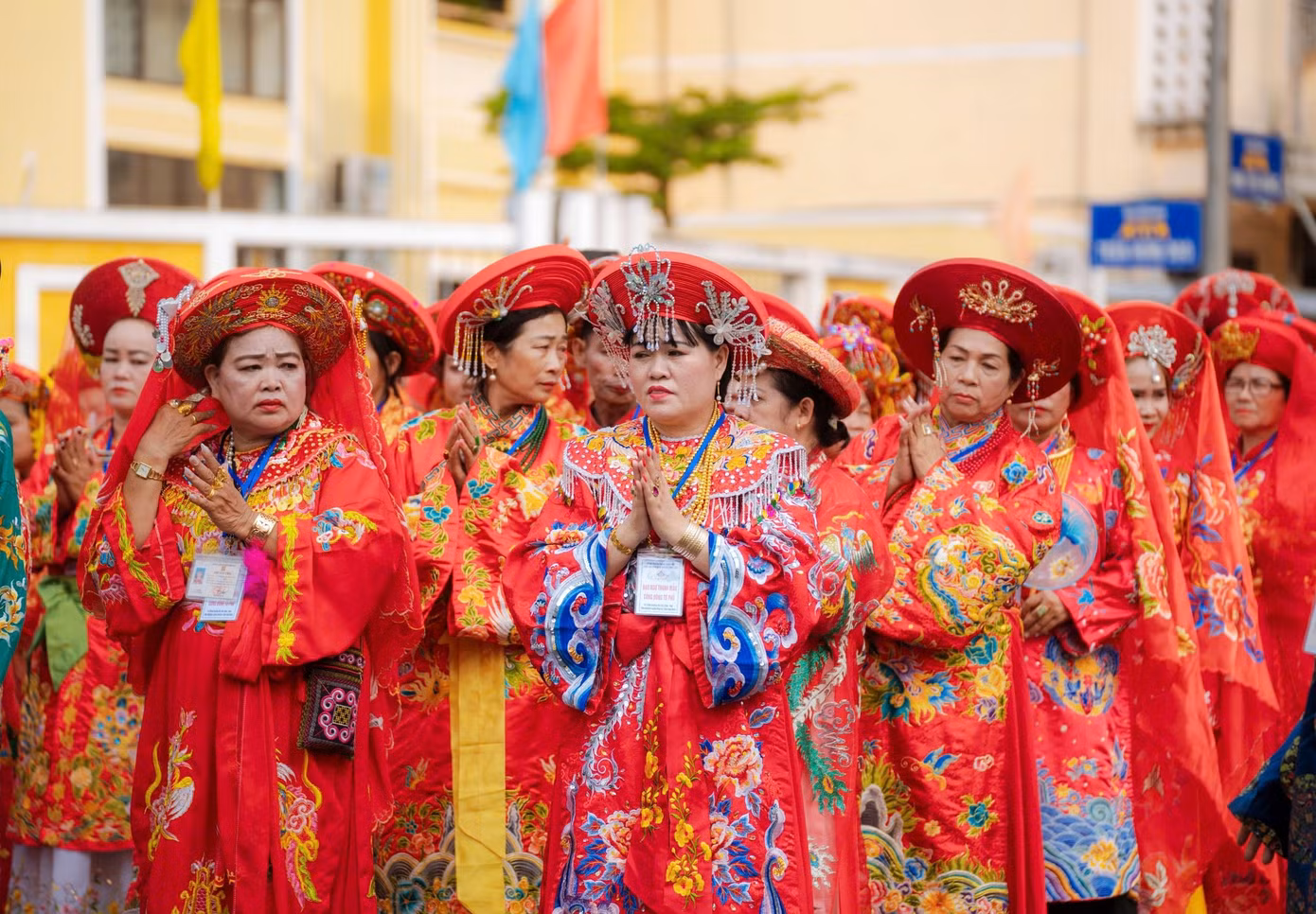 5-le-hoi-dien-hue-nam-1.jpg