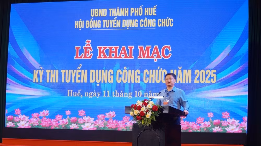 thi-cong-chuc-hue-2.jpg