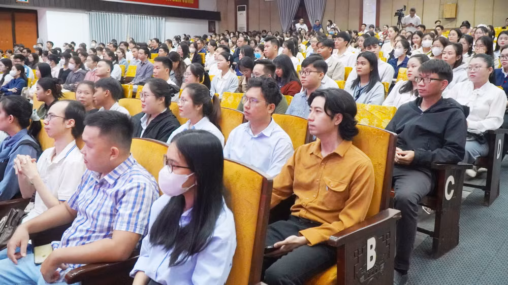 thi-cong-chuc-hue-3.jpg