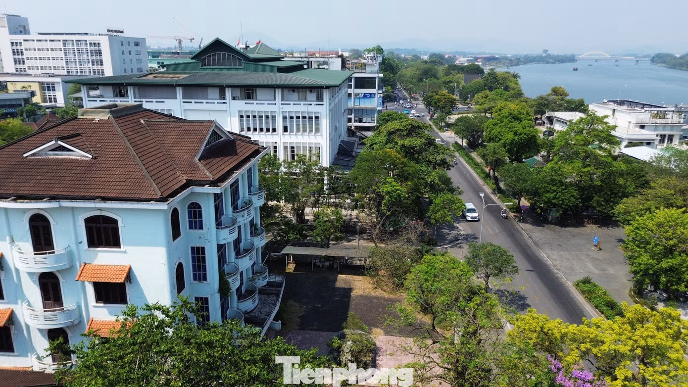 tp-8-dat-vang-ven-song-huong.jpg