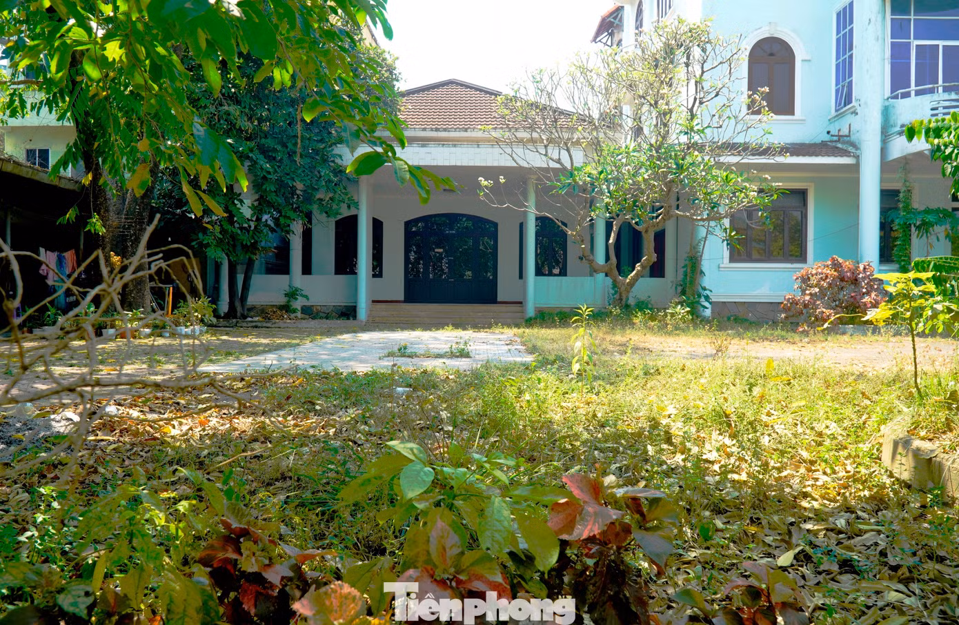 tp-5-dat-vang-ven-song-huong-1.jpg