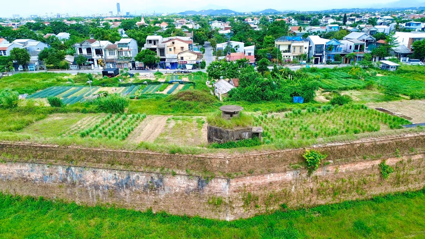 4-thao-do-lo-cot-kinh-thanh-hue.jpg