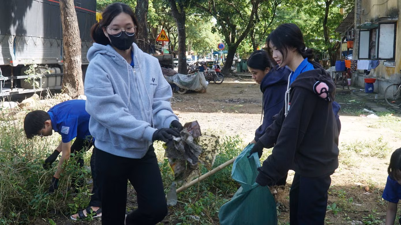 hs-hue-thu-gom-rac-thai-1.jpg
