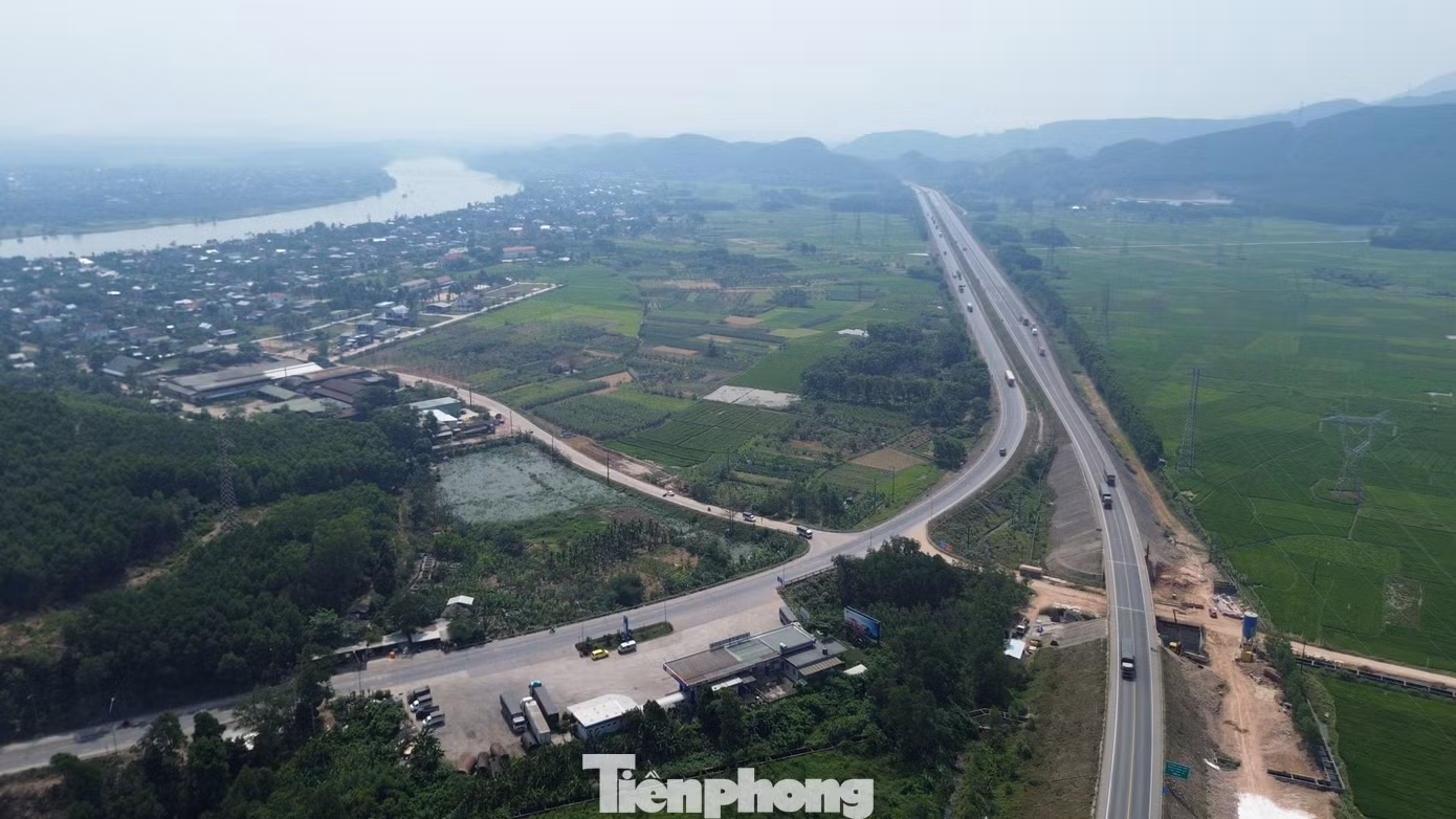tp-7-nut-giao-tinh-lo-12.jpg