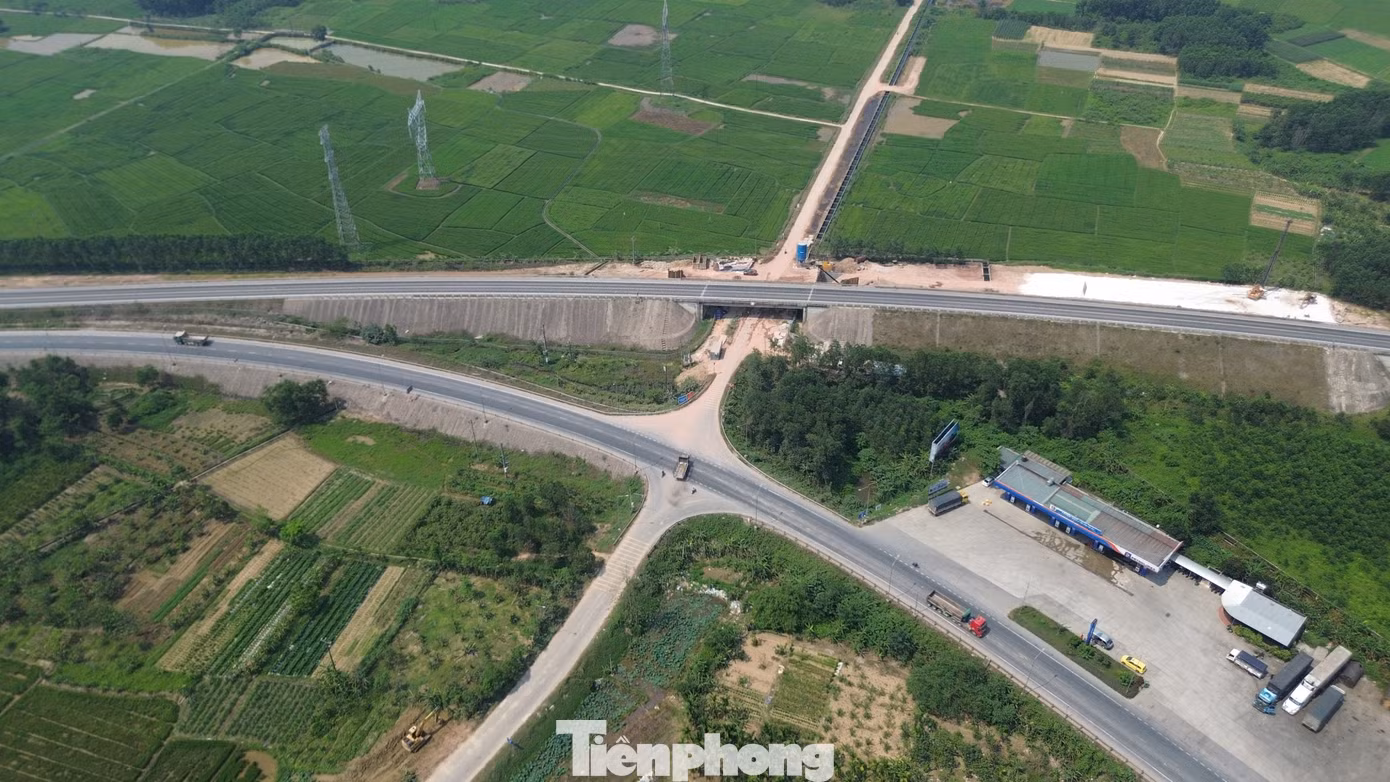 tp-8-nut-giao-tinh-lo-12.jpg