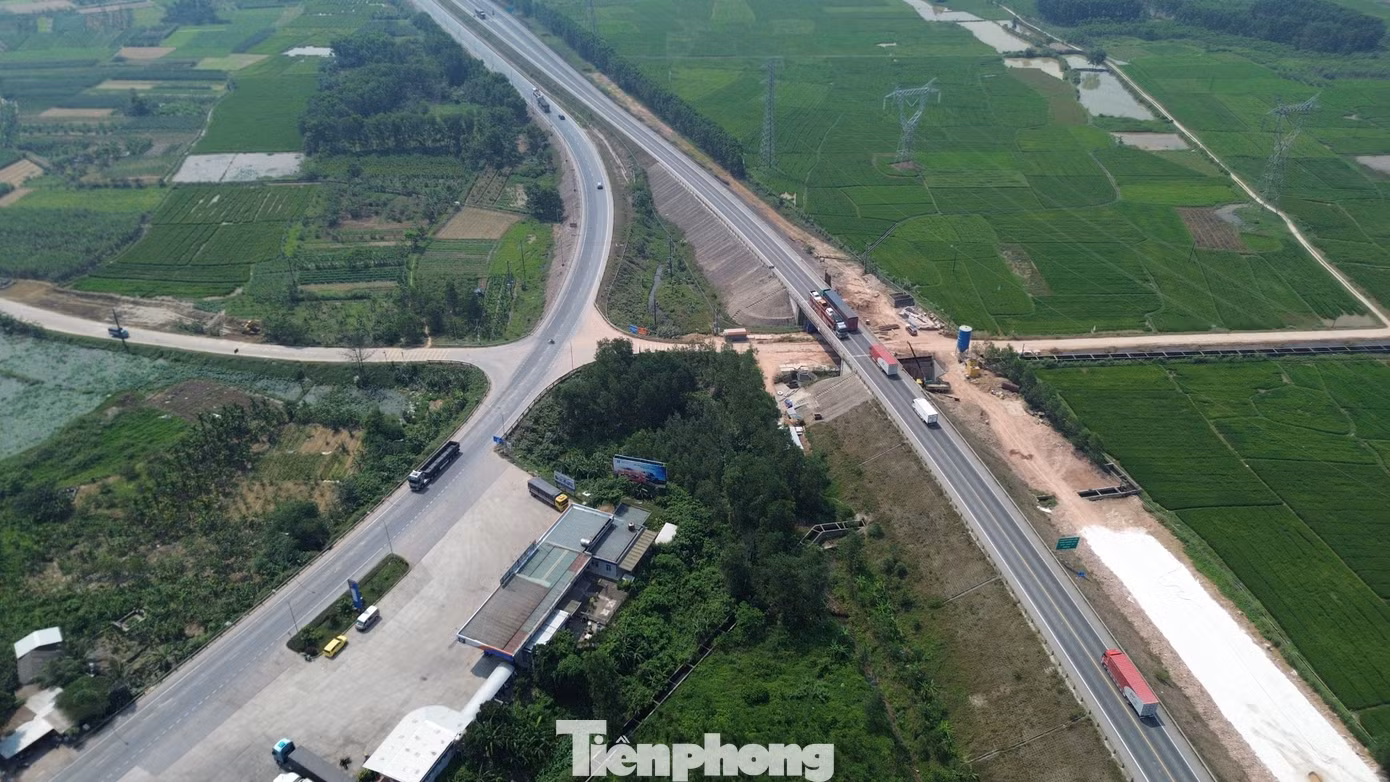 tp-4-nut-giao-tinh-lo-12.jpg