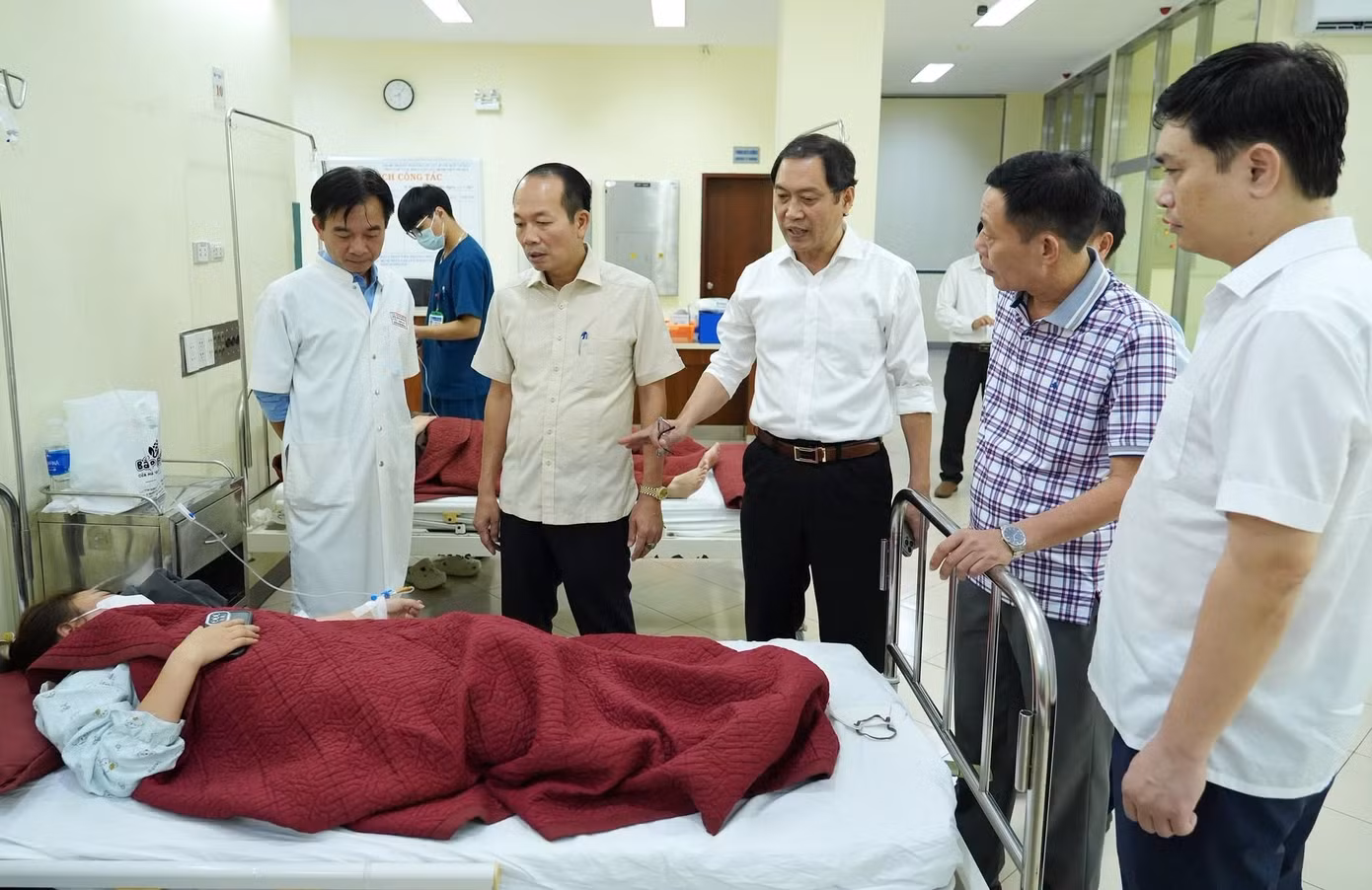 ngo-doc-lanh-dao-thamb.jpg