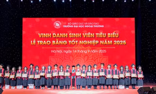 Trường Đại học Ngoại thương tổ chức lễ trao bằng đợt 2 năm 2025 cho hơn 2.000 sinh viên khóa 60 và các khóa bổ sung
