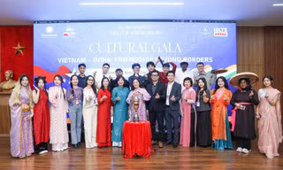 Khoa Du lịch Trường Đại học Đại Nam chinh phục Giải Nhì tại Chung kết Cultural Gala Việt Nam - Ấn Độ