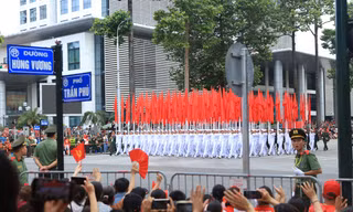 Mãn nhãn buổi tổng duyệt Lễ diễu binh, diễu hành tại ngã tư 'kim cương' Hùng Vương – Trần Phú