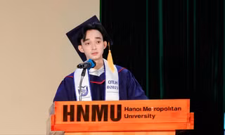 Nam thủ khoa ĐH Thủ đô Hà Nội: 9 kỳ liên tiếp giành học bổng cùng loạt giải thưởng nghiên cứu và khởi nghiệp
