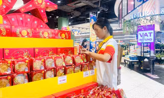 Sinh viên Hà Nội tranh thủ làm thêm dịp Trung Thu: Thu nhập không cao nhưng có kinh nghiệm