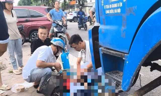 Hà Nội: Nam sinh tử vong gần cổng trường sau va chạm với xe tải