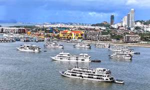 Vịnh Hạ Long - Lan Hạ lần đầu tiên thông tuyến du lịch